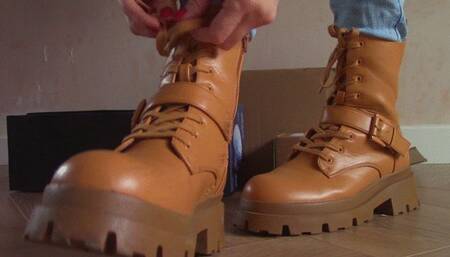 Brown Lace Up Boot Squeeze (mkv)