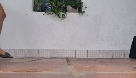 Modeling pronounced arches, wrinkled soles and beautiful flip-flops (Cc)