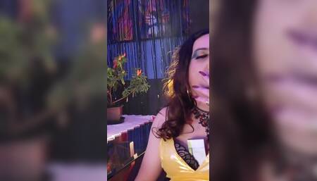 Holly in Smoking Handjob with Vs120s - Sfl287
