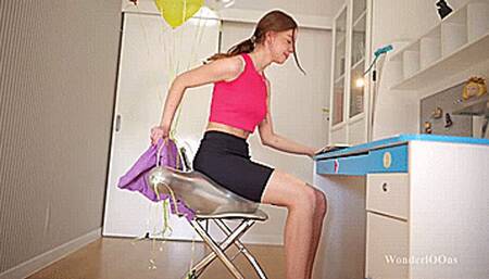 Cassie sit pop while reading