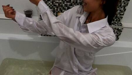 Gerda in wet clhotes