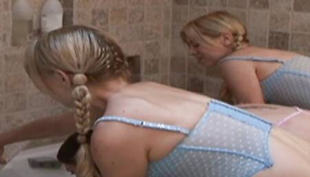 Texas Twins Fingering and Threesome Bathtub