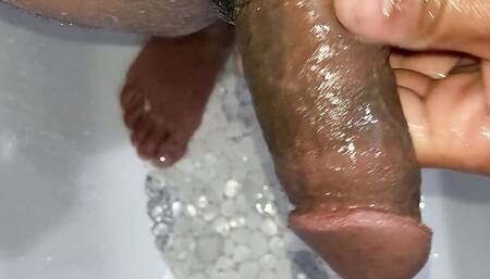 I masturbate very well in the shower with milk that feels good
