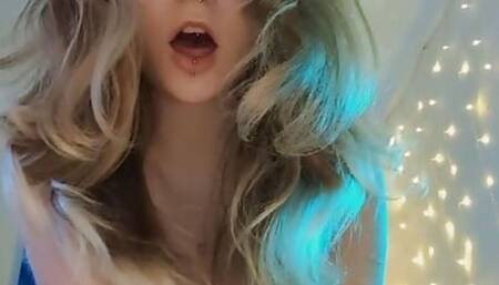 I suck all the juices out of the dildo