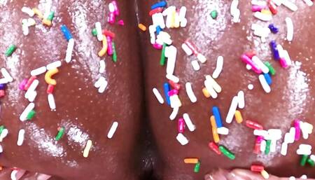 Winking My Filthy Ass Bubble Butt, Shaved Pussy, And Tight Anus Closeup After Sprinkling Sweets Cover My Rump