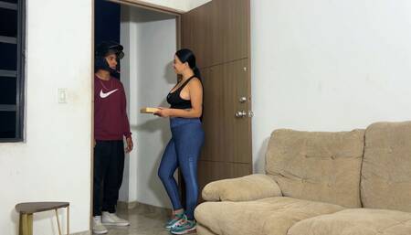 Busty Colombian babe gets skinny delivery guy fucked with a tip