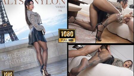 231 ALYSA NYLON SE FAIT BAISER EN COLLANT NYLON ET JUPE EN CUIR FULL HD