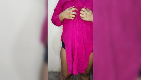 Paki girlfriend ki kameez phaarr di????