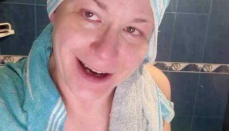 Sexy shower and madturbate wirh shower head and shampoo tube