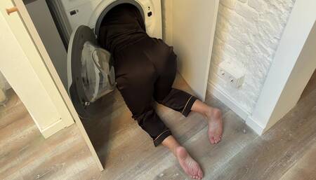 Stepbrother Fuck Step Sis with Big Ass While She Can't Get Out of the Washing Machine - Cum Inside