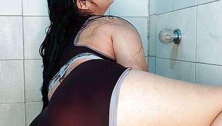 ASRM squirting blast-orgasm amateur cathsomemath masturbates in the shower until she leaves the squirt