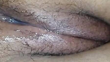 Husband ne apni wife ki chut se pani nikal diya