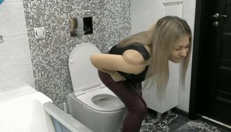 You sit on the toilet doing big things and fart a lot (Part 5) MP4 FULL HD 1080p