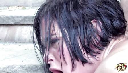 This bitch was really loud and it look like she really got a hard fuck