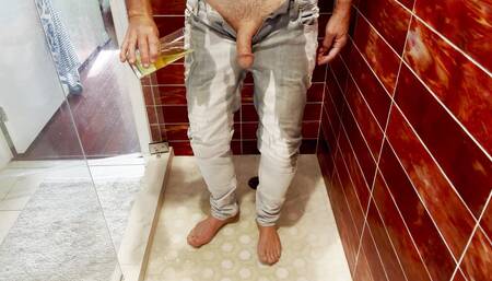 Piss Naughtiness in the Shower