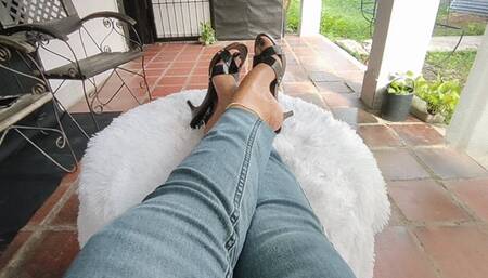 Pronounced arches and wrinkled soles (1)