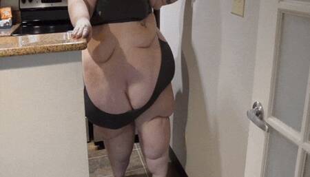 SpanxBeluga's Extreme SSBBW Trampling Session (wmv)