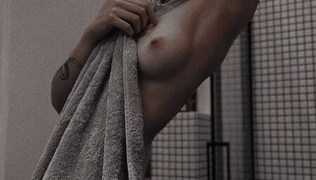 Crazy double blowjob in bath