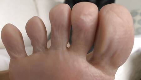 A Giantess Shows You Her Feet Lady Victoria Valente Mighty Wrinkles on Her Feet, Thick Giant Toes