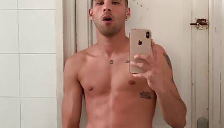 A quick wank before the shower