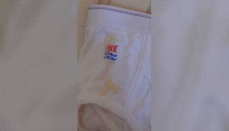 - Take a shower while wearing briefs, masturbate as it is, and bukkake another brief