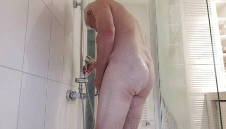 Old guy fingering his butthole