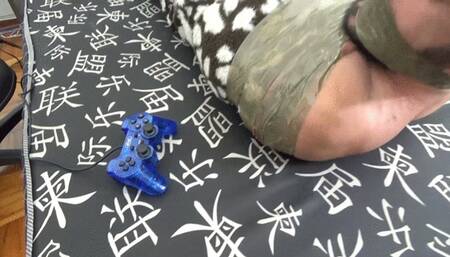 HOT GAMER DOMINATION WITH FARTS PART 1 BY VITORIA VONTESSE AND DANIEL SANTIAGO (CAM BY ALINE) FULL HD