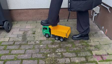 Sneaker-Girl Mia Moon - Big Toy Car Crush with Boots