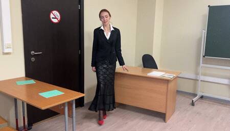 The teacher at the school was teaching a lesson, but while she was telling the topic, she hit her foot hard on the table, she should continue to teach the lesson, but now with a sore leg