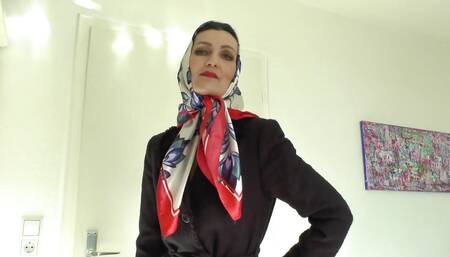 Lady Victoria Valente Showed Elegant Satin Headscarves Scarf Queen