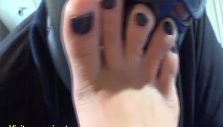 GUESS WHO S FUCKING YOURMOUTH WITH HER FEET