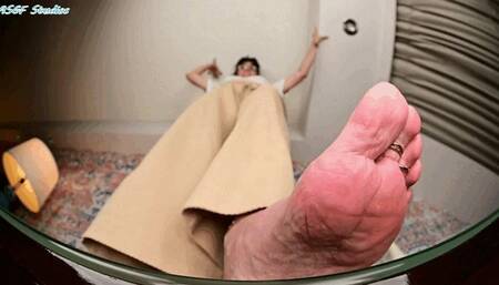 GIGANTIC Latina GILF pure pov GIANTESS Crush! - MP4