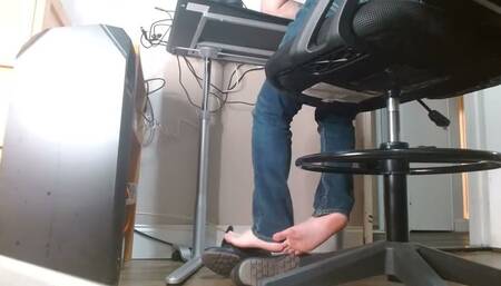 Love showing my bare soles with all shoeplay movements