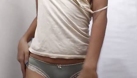 Desi cute girl showing boobs and pussy