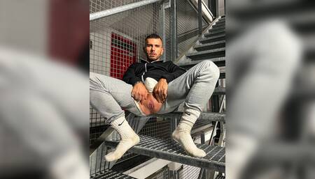 Hunk in NIKE socks is playing with his pussy untill he gots anal orgasm and cums handsfree