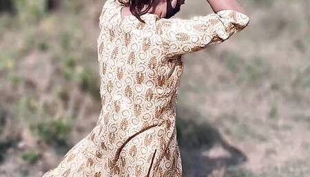 Gf ko Jungle me pura Nude karke chudai, Beautiful Gf Fucked by Boyfriend, outdoor jungle Indian Hindi