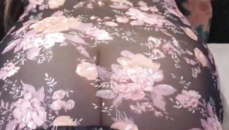 Hot Tattooed Cam Girl Shakes and Twerks Big Ass and Pussy in Livestream