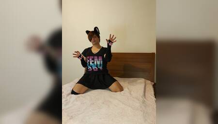 OLD: Fucking a big dildo