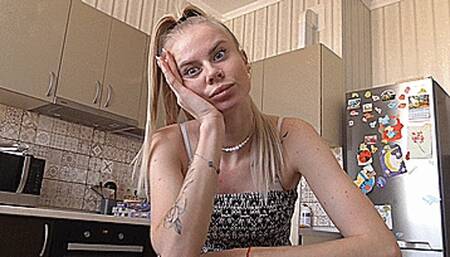 Blondie Hiccups! MP4