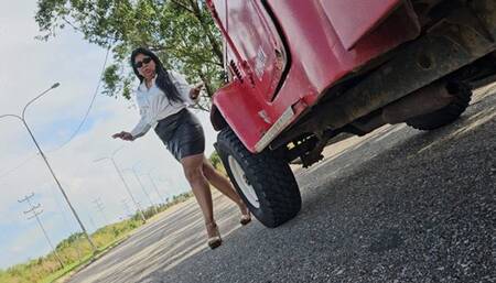 Balbina Pedal pumping and driving the Land Cruiser 1977 on sexy Kiara mule heels