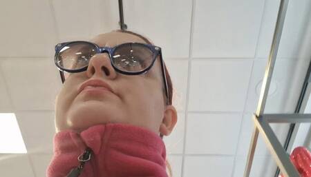 The Grinch's Guide to Surviving Christmas - Walking and farting! 4K