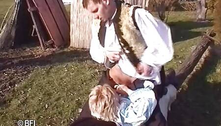 Mature slut does the job