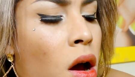Sexy Tranny Bianca Meirelles Spreads Wide for The Machine