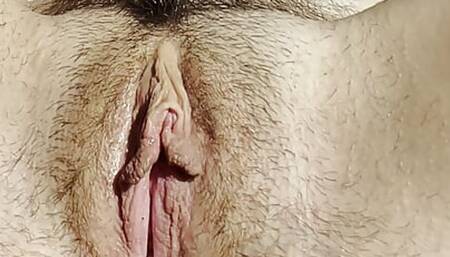 she makes her pussy cum in a public park