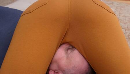 Lusty 18 yo babe satisfies fetish boyfriend with a face-sitting and trampling, g385x (slide show) 2160p