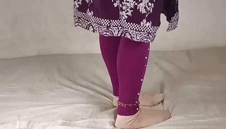 Aunty ne kaha tela la lo