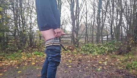 ROADSIDE wank and cum in view of passing cars