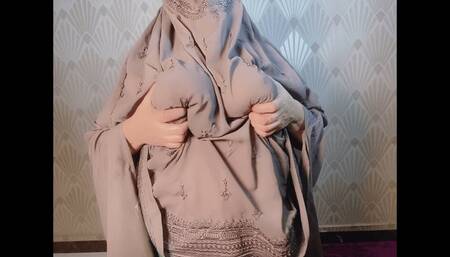 Horny pathan girl with big ass.pushing a cucumber inside her ass and pussy