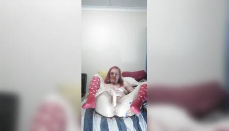 Horny slut Ami fucks her pussy late at night