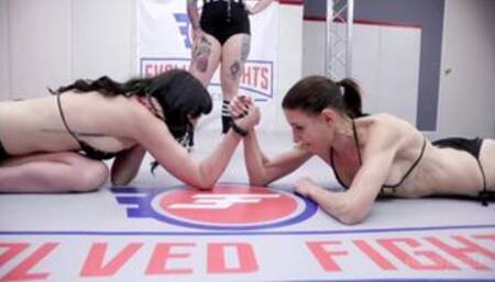 MILF Agatha Delicious armwrestling with April storm